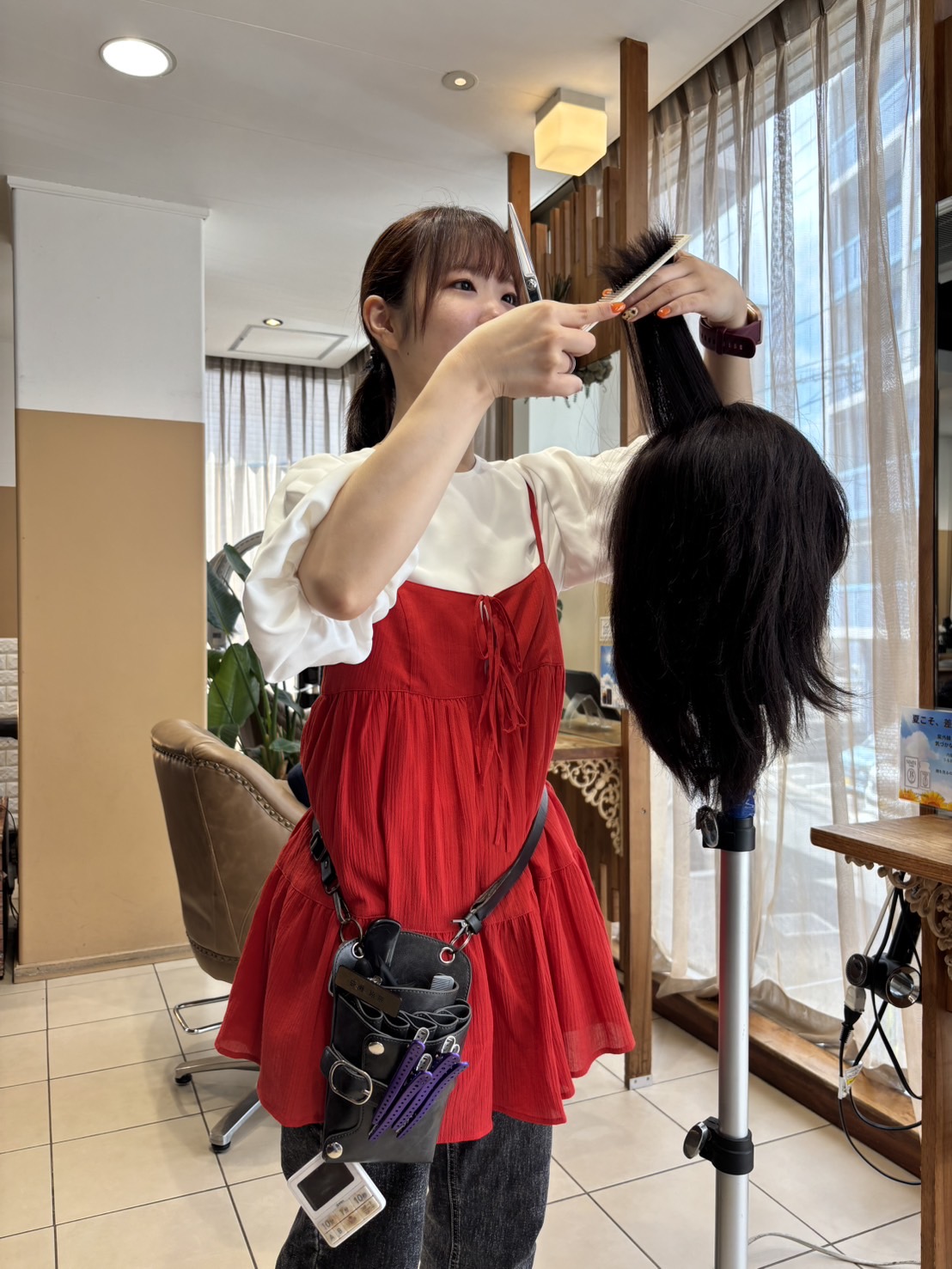 "北九州市門司区の美容室Heart'sの清潔感あふれる黒髪の質感イメージ"